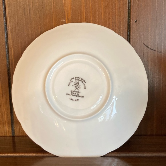 Vintage royal Sutherland bone china tea cup and saucer - Picture 7 of 9